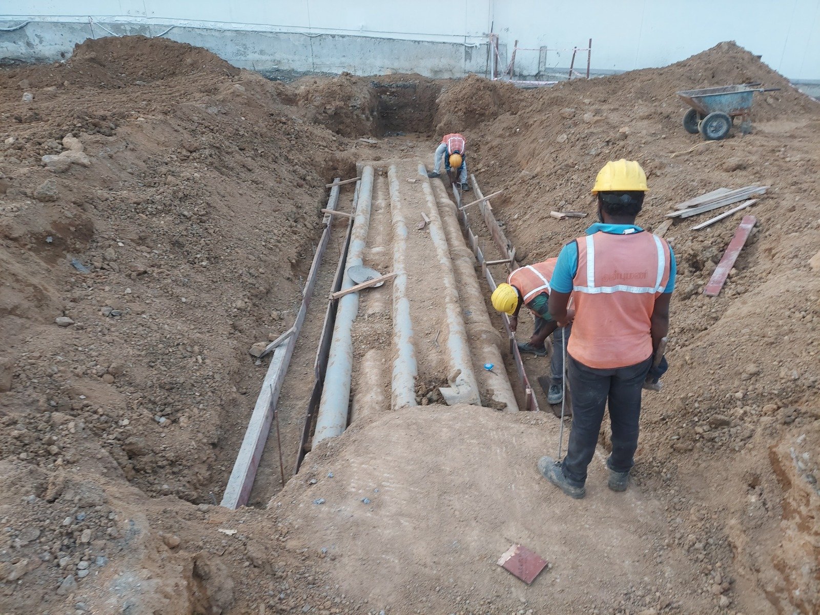 Underground industrial pipeline installation and civil infrastructure work