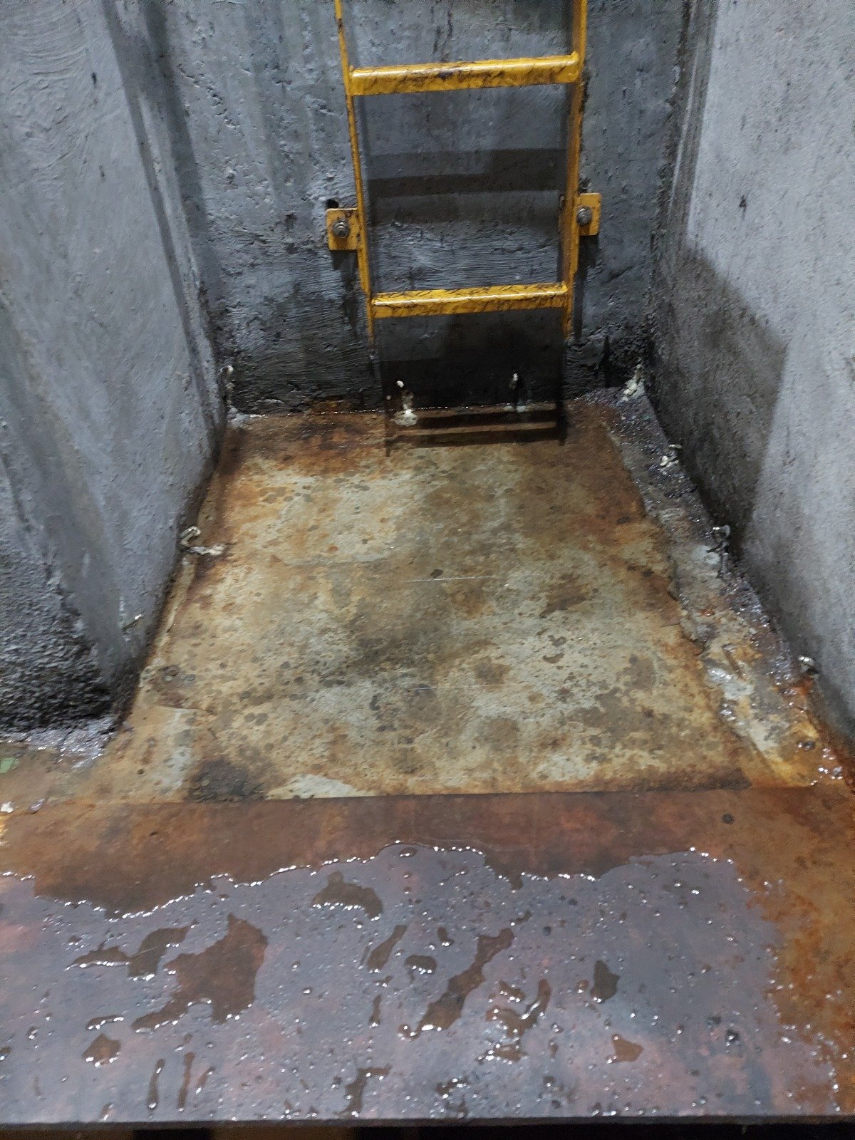 PU flooring surface prepared inside an industrial machine pit